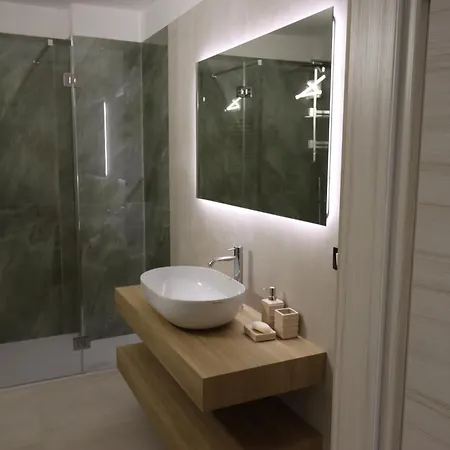 Sisina's Apartmanhotel *